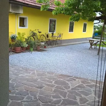 Yellow House Appartamento Lubiana