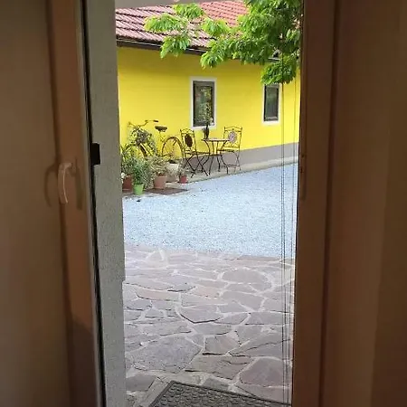 Yellow House * Lubiana