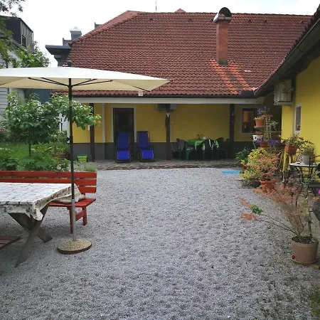 Yellow House Appartamento Lubiana